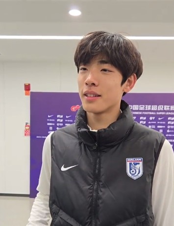 国青归来上演中超首秀，，，，，，朱鹏宇：感受很好，，，，，，场上年迈们很支持我