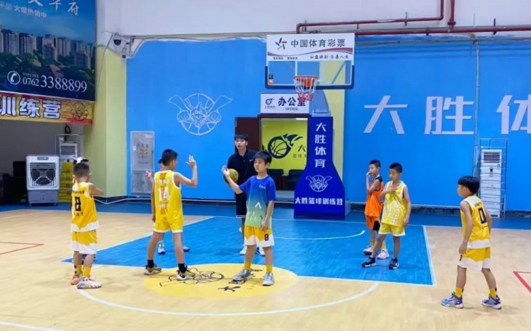 广东河源体彩少儿篮球培训班：结营不散场，，梦想正启航
