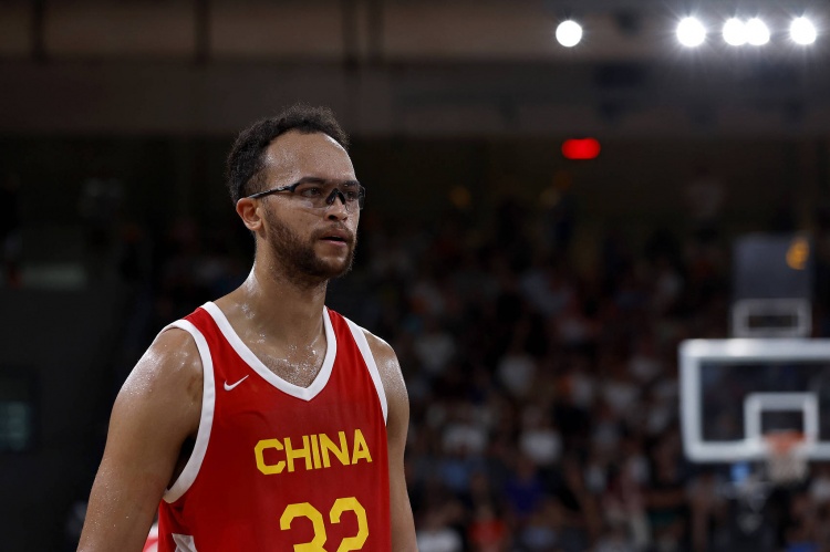 篮协主席：中国篮协将研究制订勉励俱乐部吸纳入籍球员步伐