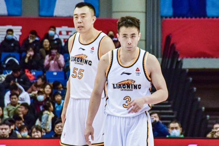 犯规；；；≌约涛昂秃戮氤【3犯 赵继伟5分8助&韩德君5中5