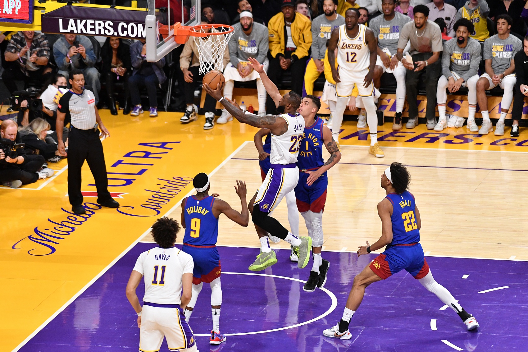 去年今日：詹姆斯生涯总得分突破40000分 NBA历史首人-24直播网