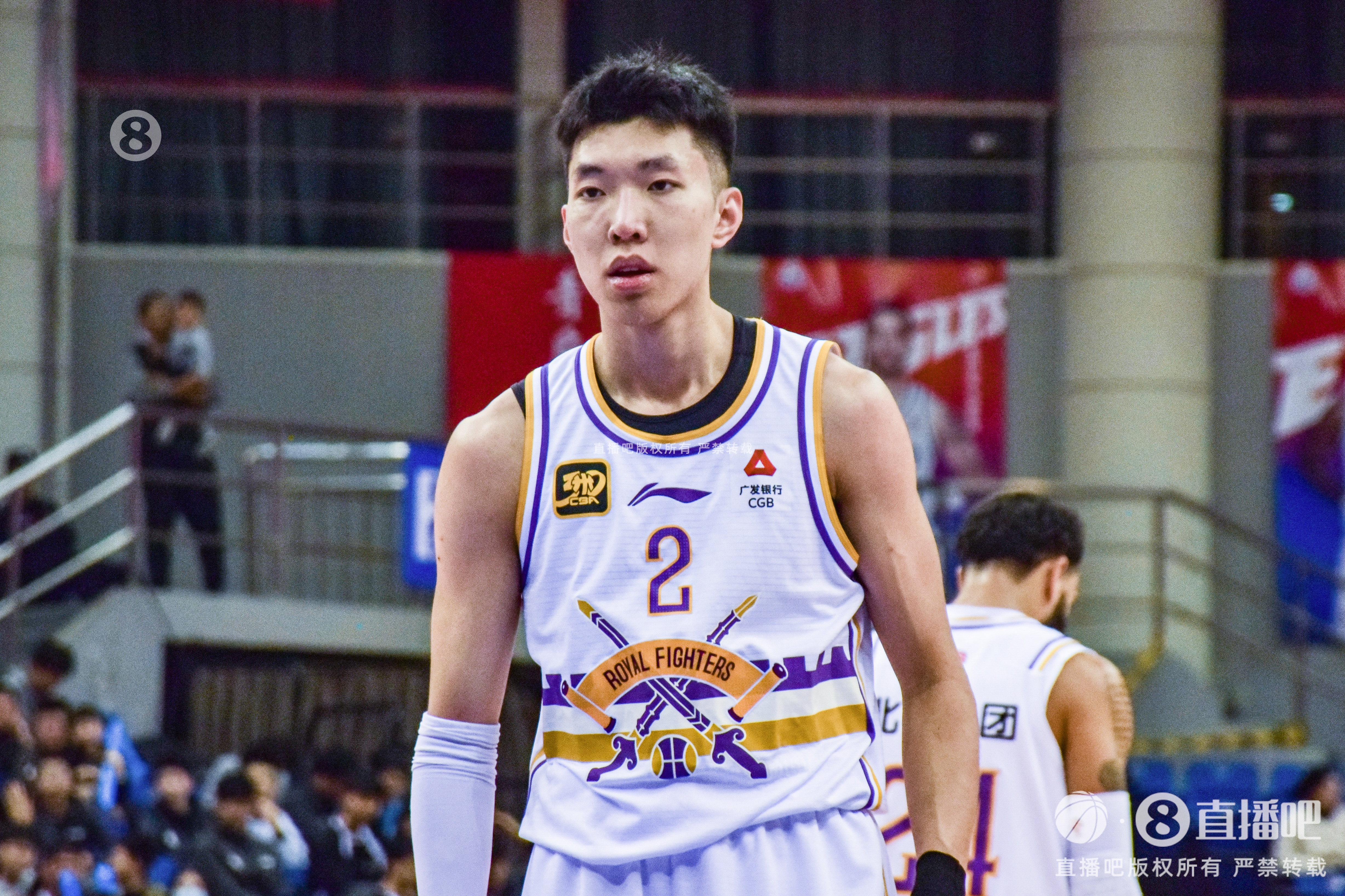 身手万能！廖三宁半场9中5拿到15分3板4助1断 正负值+12